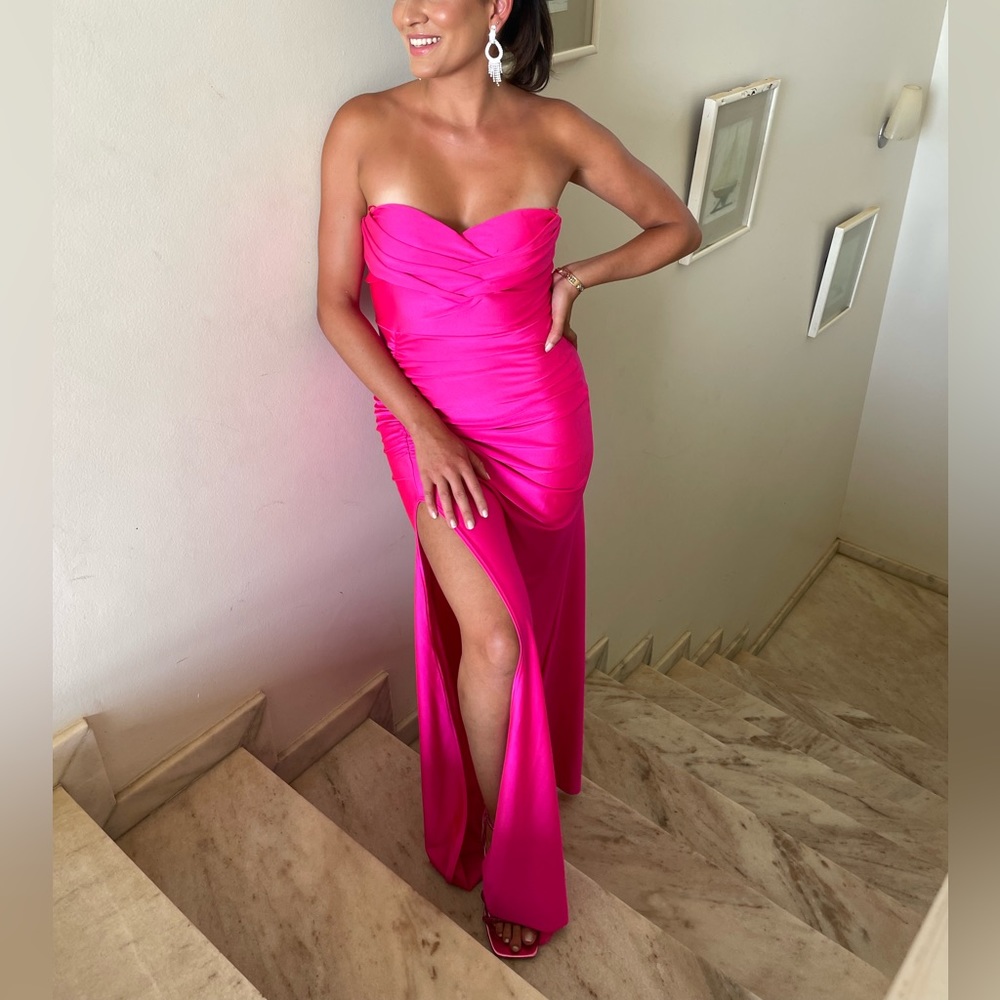 HOT PINK STRAPLESS MAXI DRESS WITH SLIT